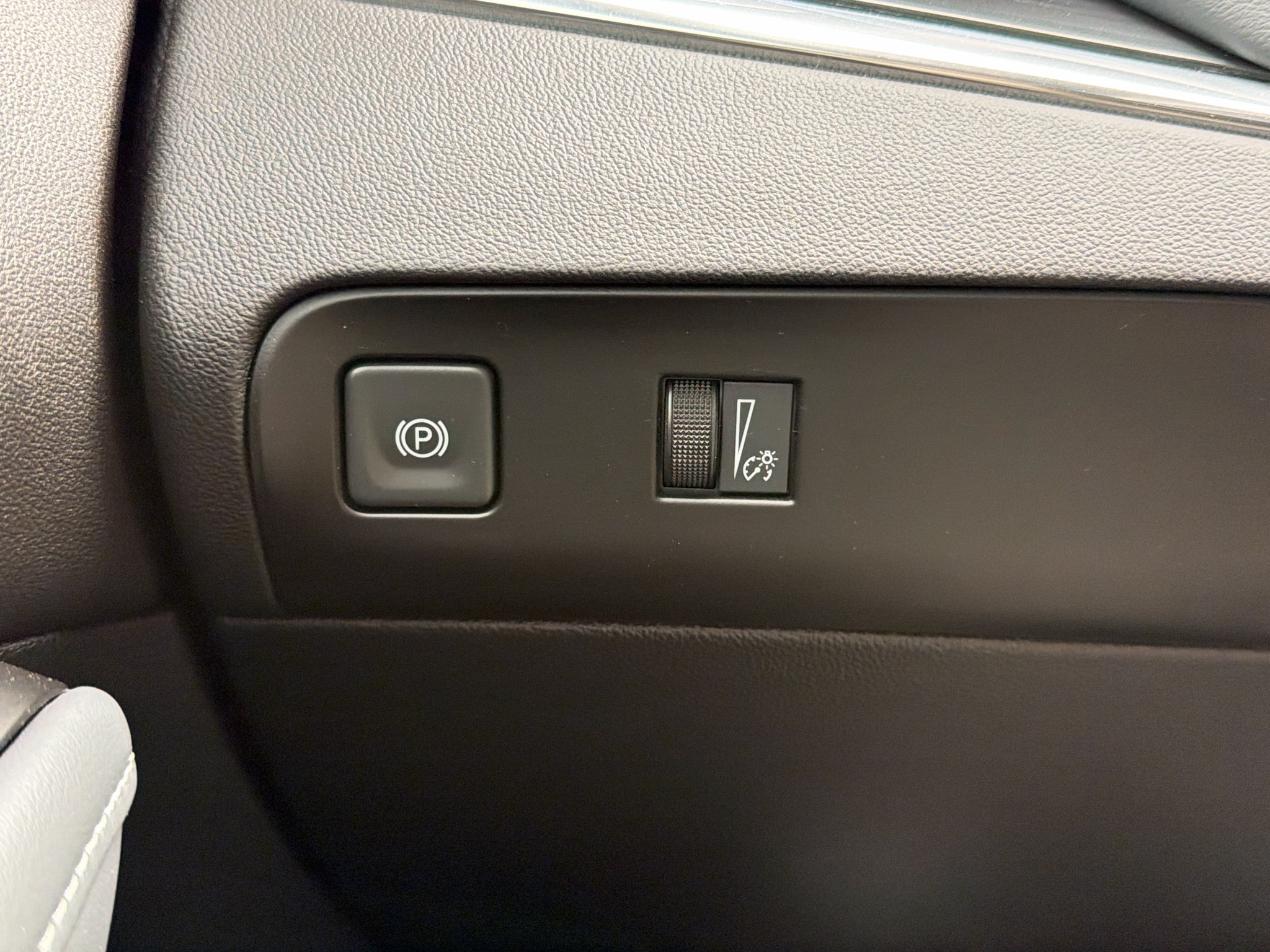 Used 2024 Buick Enclave Essence w/ Sport Touring Edition AWD/4WD image 20