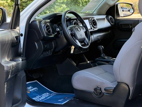 Used 2022 Toyota Tacoma SR RWD image 9