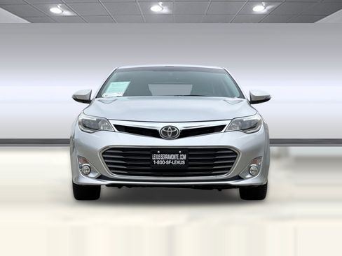 Used 2013 Toyota Avalon Limited w/ Technology Pkg FWD image 5