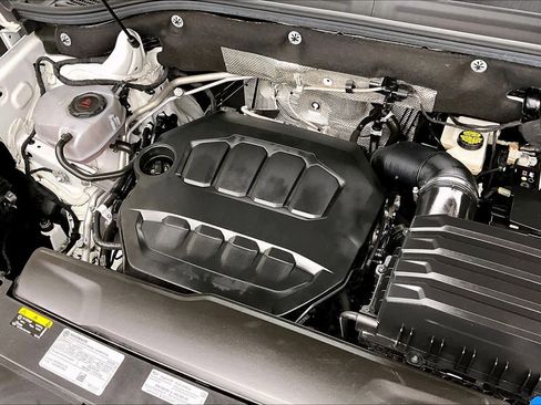 Used 2024 Volkswagen Atlas Cross Sport SE image 30