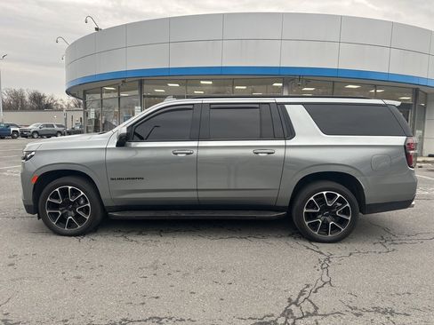 Used 2023 Chevrolet Suburban RST w/ Sport Performance Package image 8