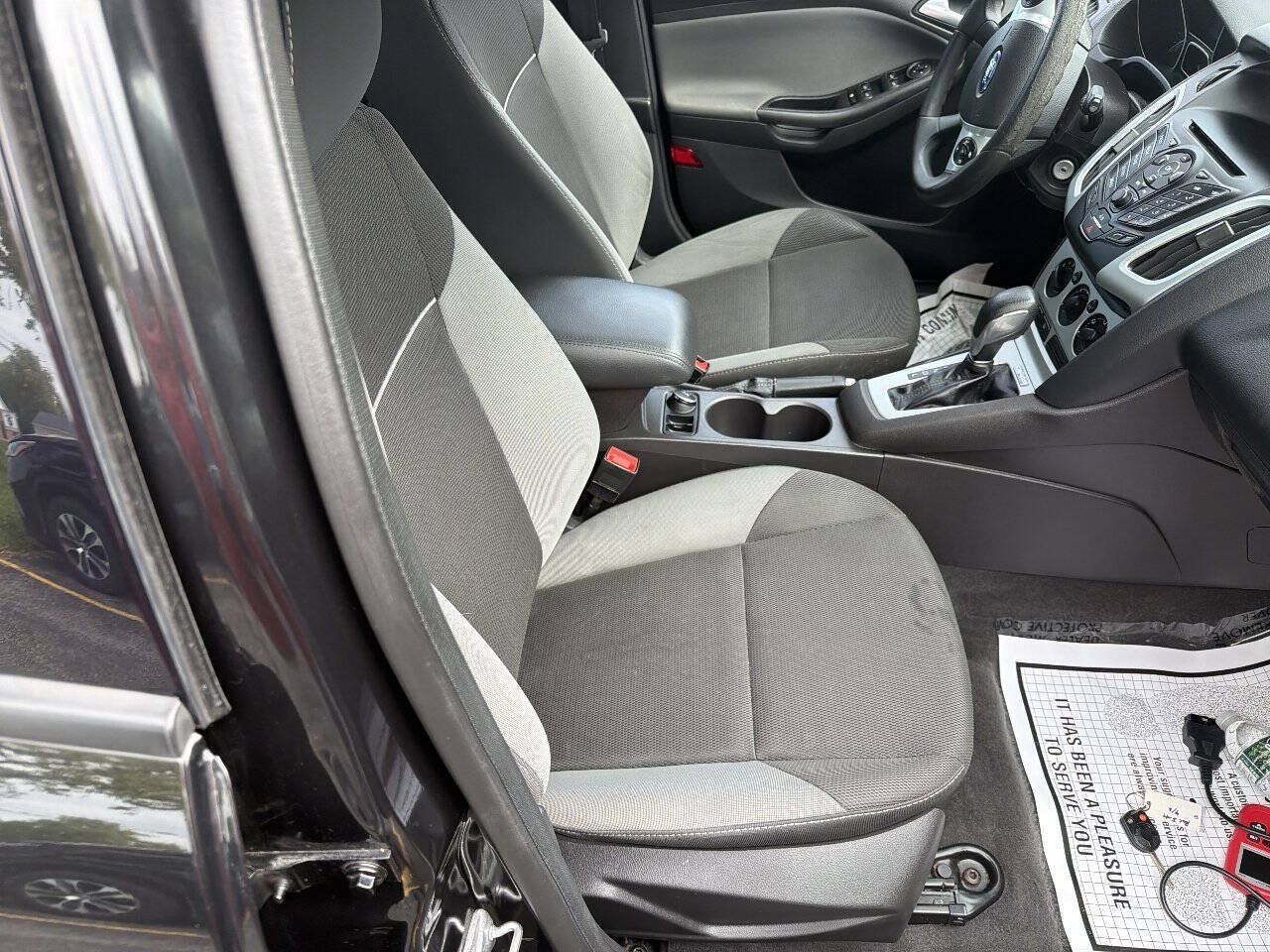 Used 2014 Ford Focus SE FWD image 4