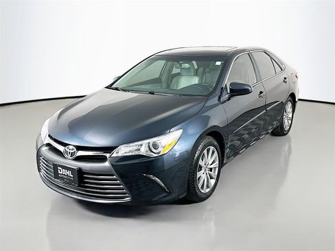 Used 2016 Toyota Camry XLE image 3