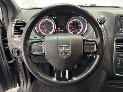 Used 2020 Dodge Grand Caravan SE FWD image 19