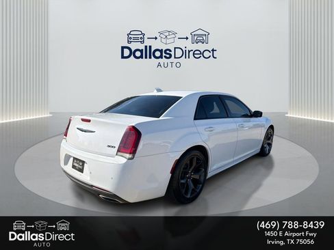 Used 2022 Chrysler 300 Touring L image 6