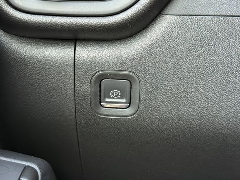 Certified 2022 Chevrolet Silverado 1500 Custom image 31