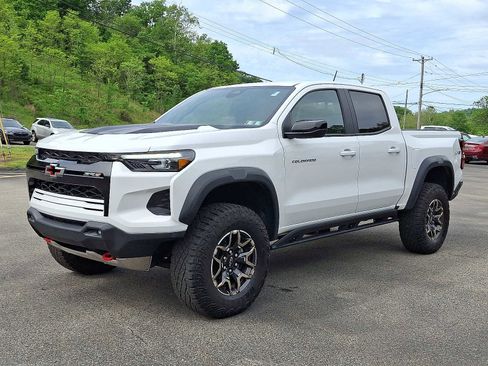 Used 2024 Chevrolet Colorado ZR2 AWD/4WD image 3