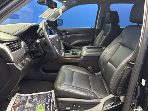 Used 2020 Chevrolet Suburban LT AWD/4WD image 12
