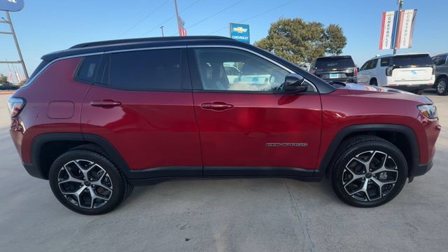 Used 2025 Jeep Compass Limited AWD/4WD image 9