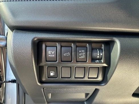 Used 2025 Subaru Forester Premium image 17