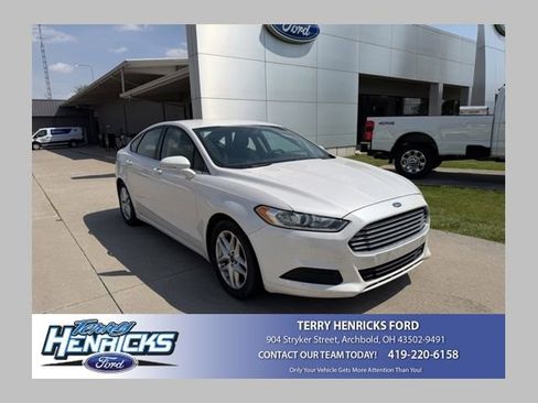 Used 2016 Ford Fusion SE FWD image 1