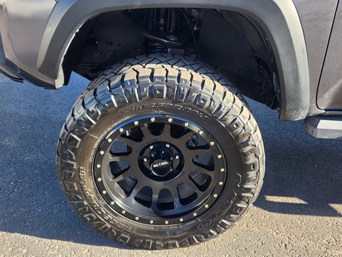 Used 2022 Toyota Tacoma TRD Off-Road w/ Technology Package image 21