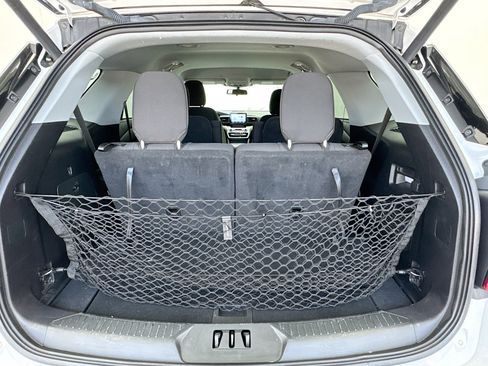 Used 2021 Ford Explorer XLT image 17