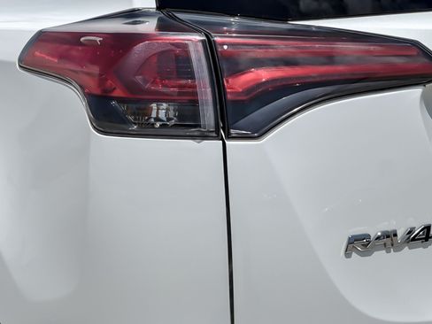 Used 2018 Toyota RAV4 LE FWD image 25