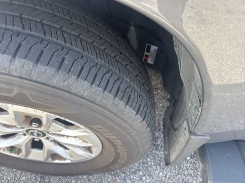 Used 2024 Nissan Frontier SV w/ Tow Package image 2