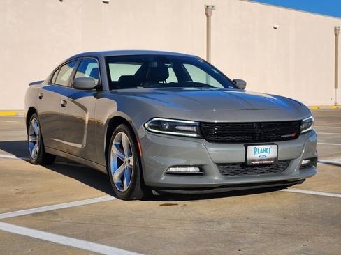 Used 2017 Dodge Charger SXT w/ Plus Group image 3