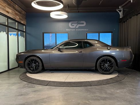 Used 2018 Dodge Challenger SXT w/ Blacktop Package image 6