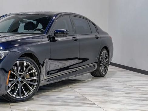 Used 2021 BMW 740i w/ M Sport Package RWD image 8