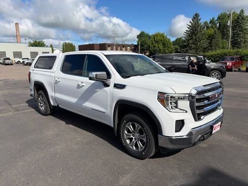 Used 2022 GMC Sierra 1500 SLE w/ X31 Off-Road Package AWD/4WD image 3