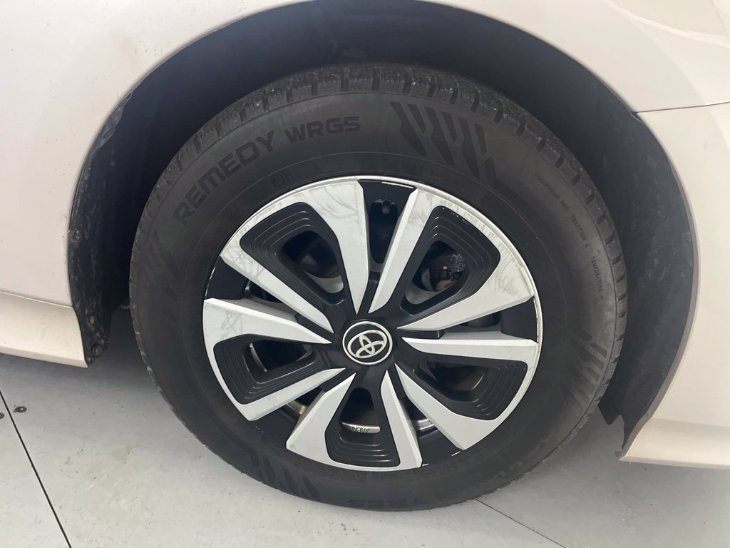 Used 2019 Toyota Prius Prime Plus FWD image 17