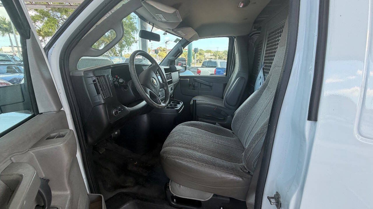 Used 2017 Chevrolet Express 2500 RWD image 9