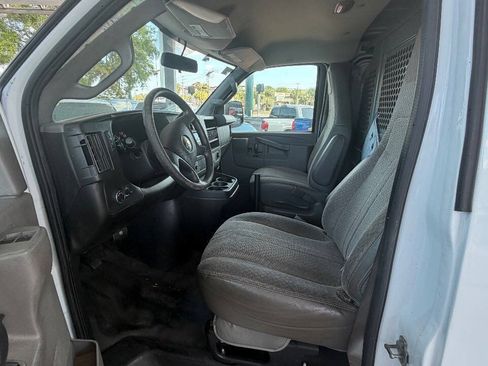 Used 2017 Chevrolet Express 2500 RWD image 9