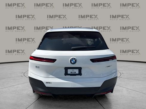 Used 2023 BMW iX xDrive50 w/ Premium Package AWD/4WD image 4