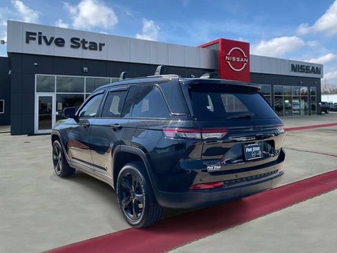 Used 2023 Jeep Grand Cherokee Altitude AWD/4WD image 4