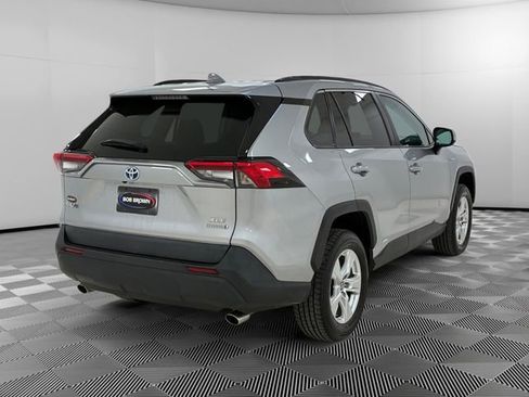 Used 2021 Toyota RAV4 XLE w/ Convenience Package image 3