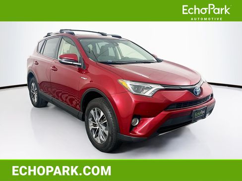 Used 2018 Toyota RAV4 XLE AWD/4WD image 1