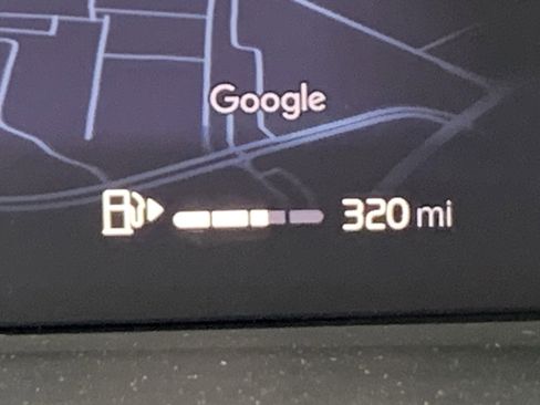 Used 2025 Volvo XC40 B5 Plus image 22