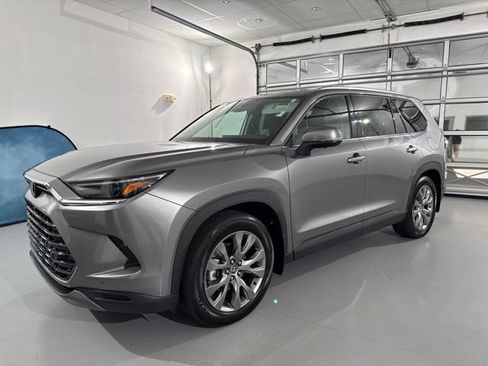 Used 2025 Toyota Grand Highlander AWD Hybrid image 3