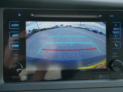 Used 2015 Toyota Sienna XLE w/ XLE Navigation Package FWD image 27