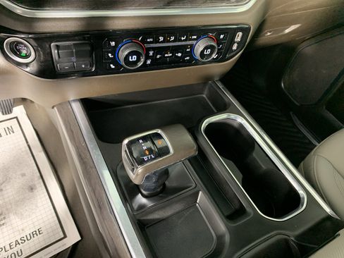 Used 2022 Chevrolet Silverado 1500 LTZ w/ LTZ Premium Package AWD/4WD image 24