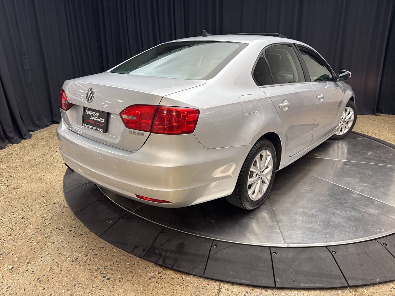 Used 2013 Volkswagen Jetta SE FWD image 6