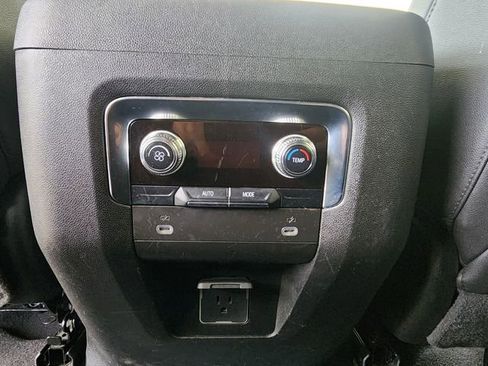 Used 2023 GMC Yukon SLT AWD/4WD image 19