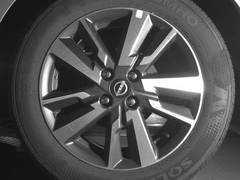 Used 2025 Nissan Versa SV image 14