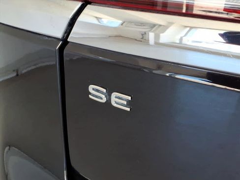 Used 2022 Volkswagen Atlas SE w/ Panoramic Sunroof Package image 17