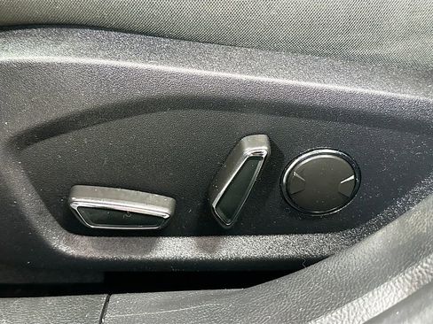 Used 2020 Ford Fusion SE FWD image 31