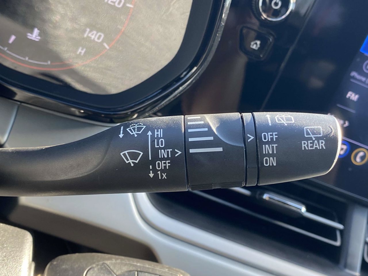 Used 2025 Chevrolet Trax RS w/ Sunroof Package FWD image 32