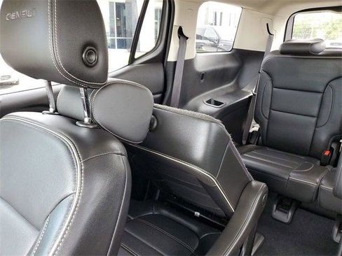 Used 2021 GMC Acadia Denali w/ Denali Technology Package image 57