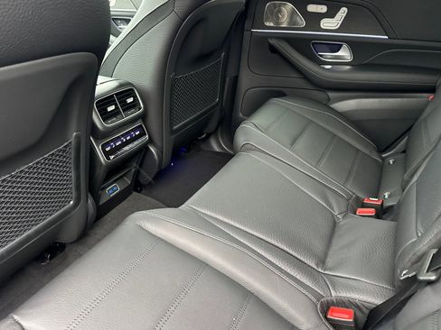 New 2026 Mercedes-Benz GLS 580 4MATIC image 21