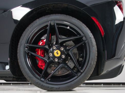 Certified 2021 Ferrari F8 Tributo RWD image 18