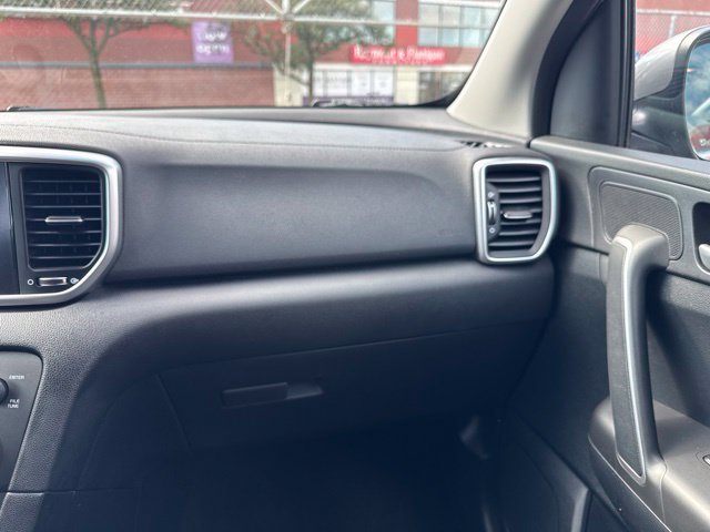 Used 2020 Kia Sportage LX AWD/4WD image 17