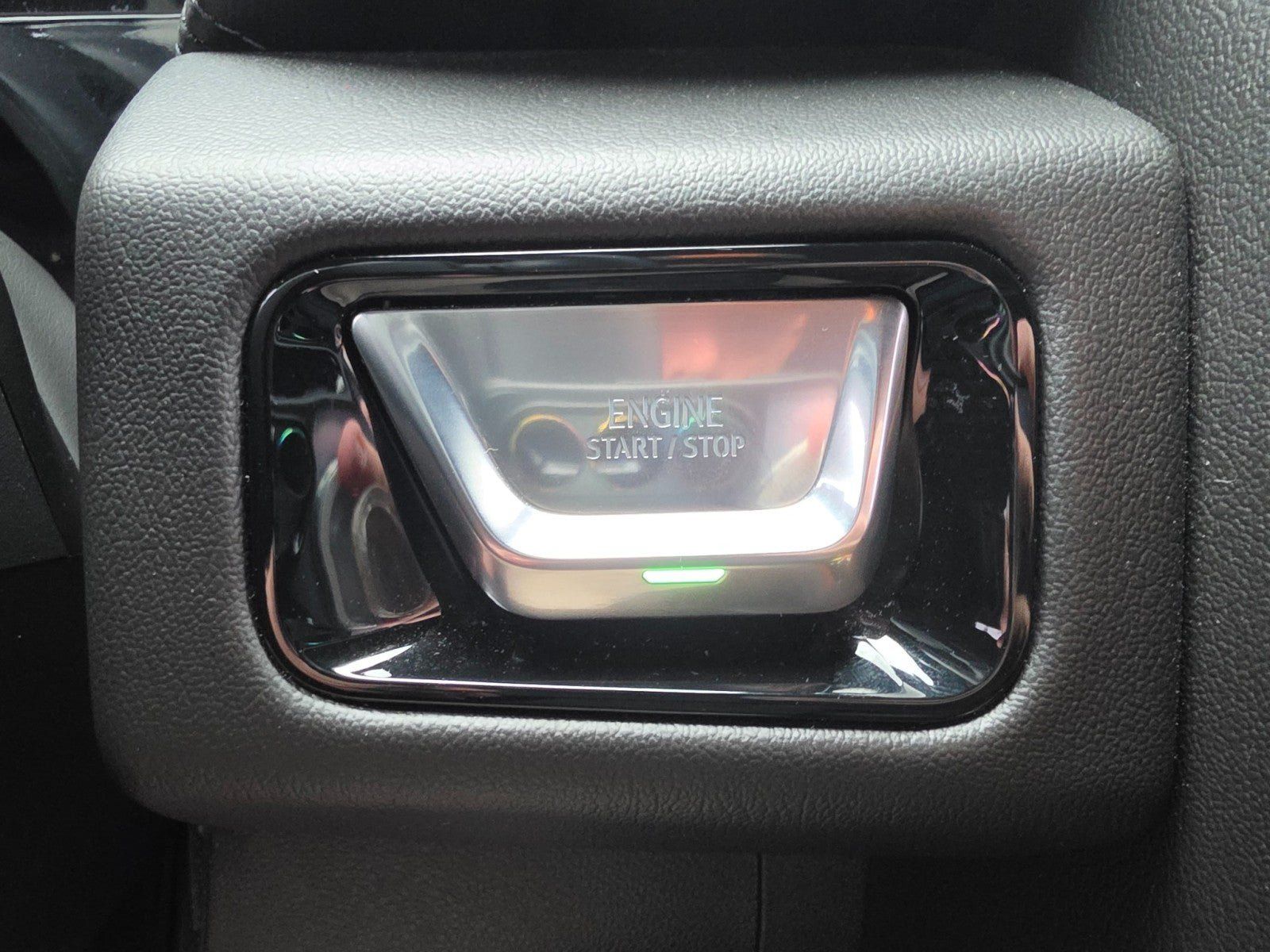 Used 2025 GMC Yukon Denali AWD/4WD image 53