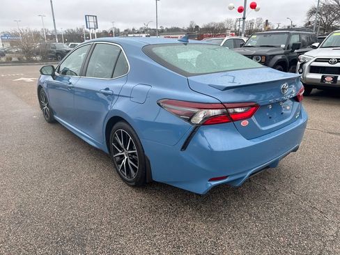 Used 2023 Toyota Camry SE image 5