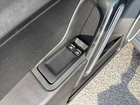 Used 2019 Volkswagen Beetle 2.0T SE image 16