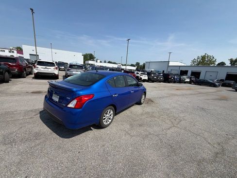 Used 2016 Nissan Versa SV w/ SV Appearance Package FWD image 4