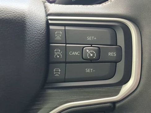 Used 2023 Jeep Wagoneer L Series II w/ Premium Group I AWD/4WD image 31