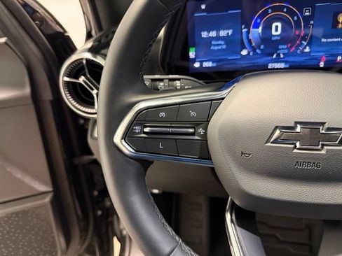 Used 2025 Chevrolet Equinox LT w/ Convenience Package II FWD image 16